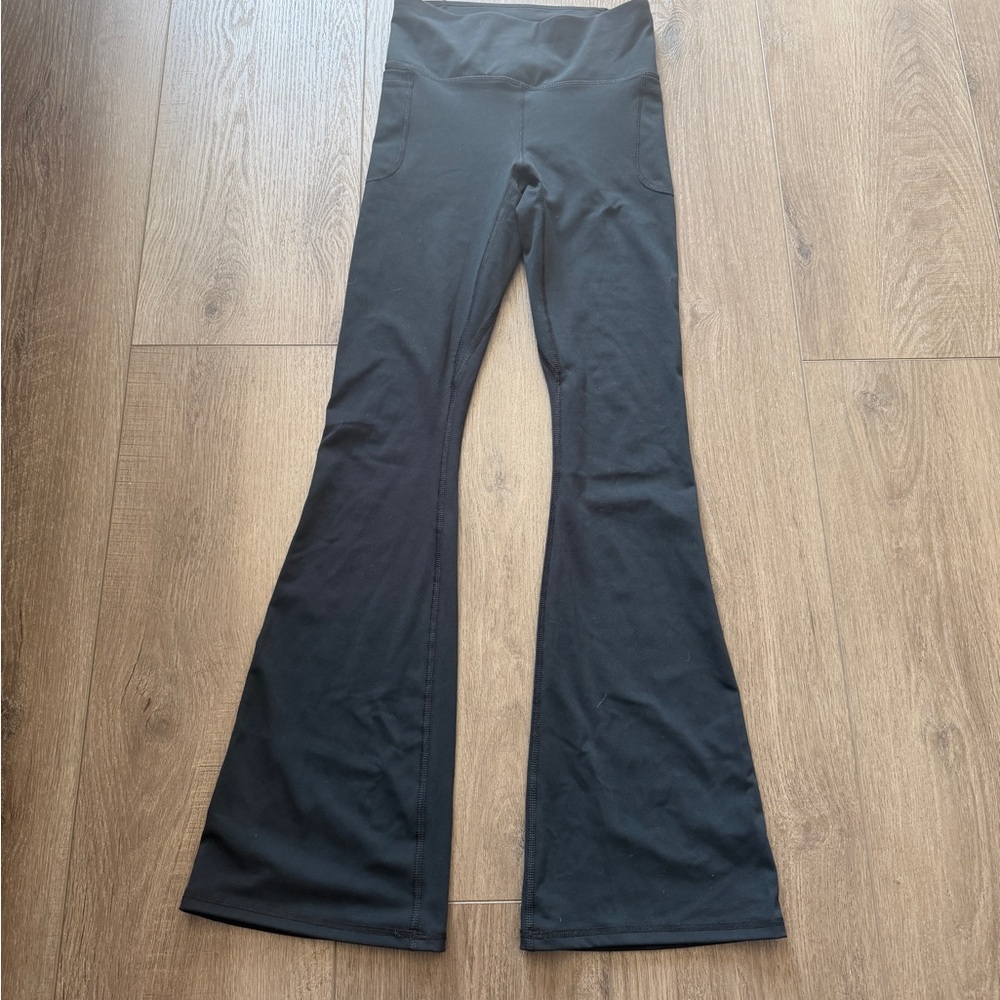 Under Armour Flared Yoga Pants / Flared Legging
